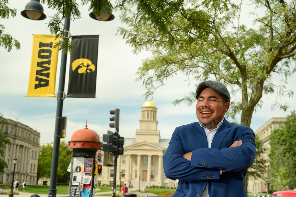 photo of Jorge Guerra with Old Capitol in background